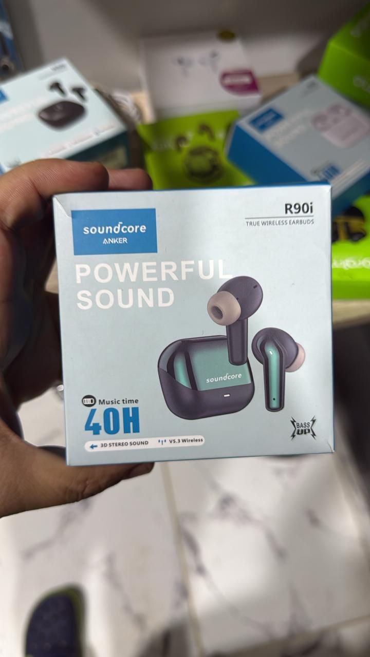 🎧 اكتشف سماعة Soundcore بلوتوث أبيض بصوت نقي قوي، بطارية تدوم حتى 24 ساعة، تصميم أنيق وخفيف، ومايك مدمج لمكالمات واضحة. مثالية للاستخدام اليومي والتنقل.